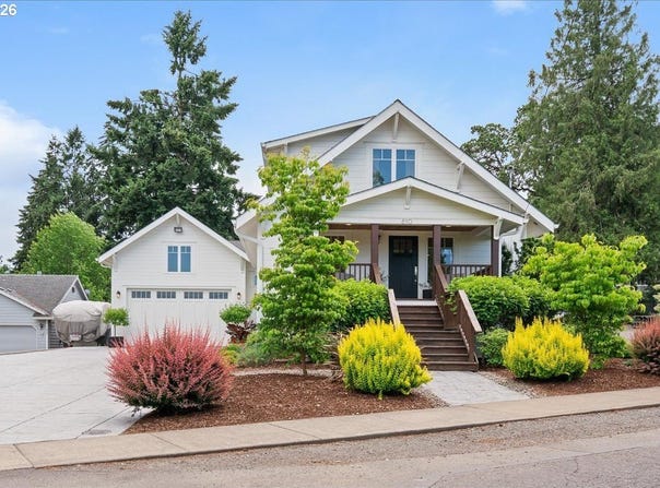 810 CHADWICK St, Silverton, OR 97381