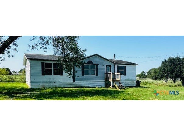 1212 Babylon Lane, Schulenburg, TX 78956