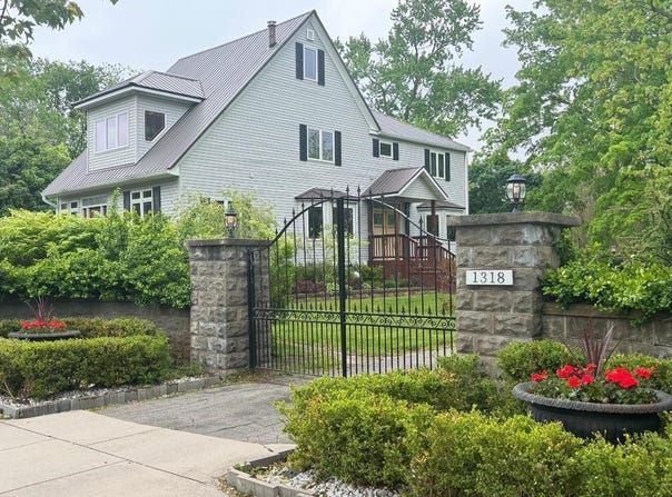 1318 E Broadway, Mt Pleasant, MI 48858