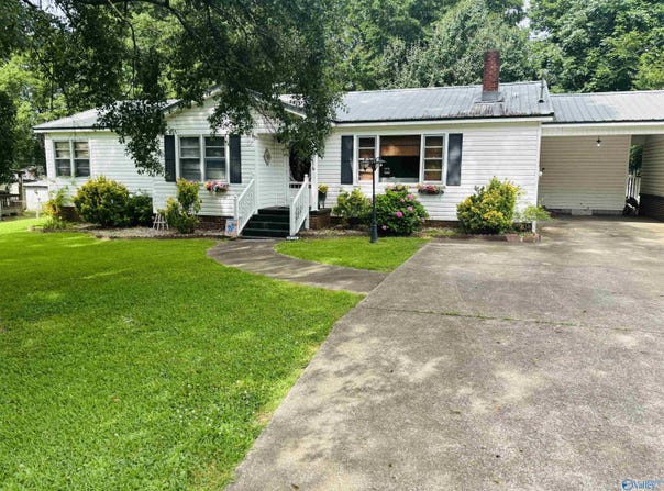 2016 Noccalula Road, Gadsden, AL 35904