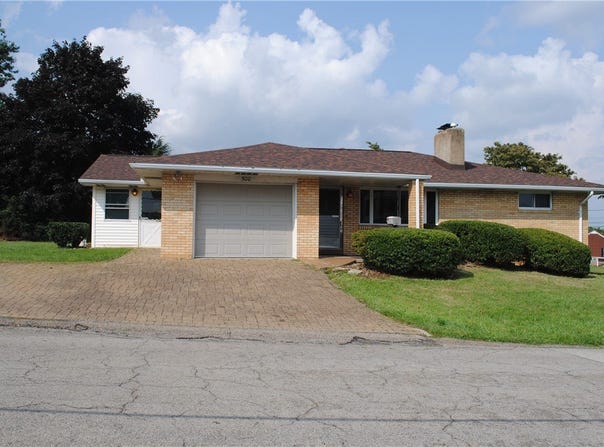 500 Morningside Dr, Lower Burrell, PA 15068