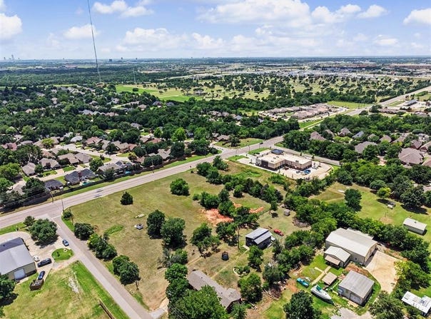 109 E memorial Road, Edmond, OK 73114