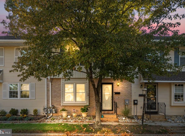 12 E MAPLE Avenue, MERCHANTVILLE, NJ 08109