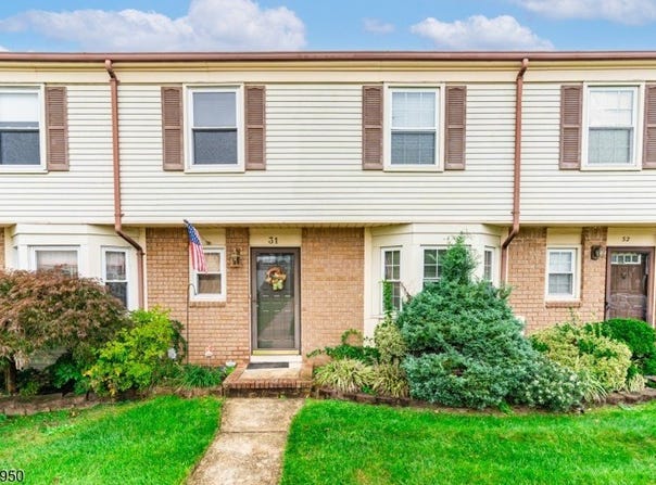 31 Astor Ct, Sayreville Boro, NJ 08872-2105