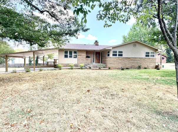 1424 S Jefferson Avenue, Aurora, MO 65605