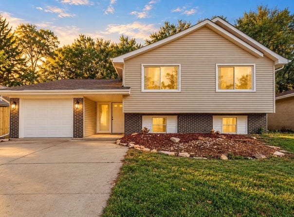 1710 W 53rd Avenue, Merrillville, IN 46410