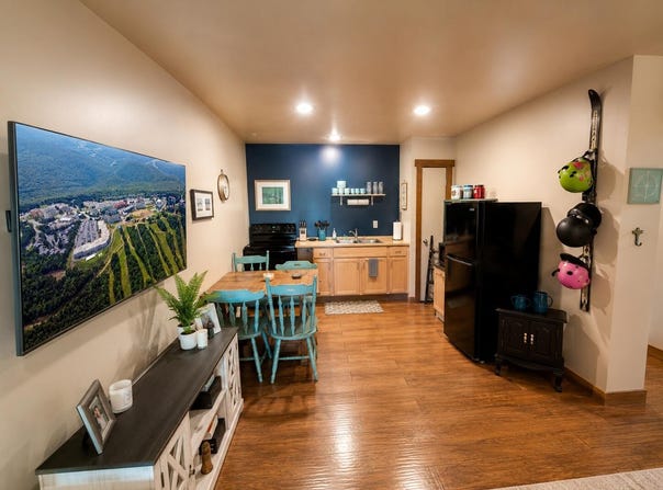 11 Mace Mountain View, Slatyfork, WV 26291