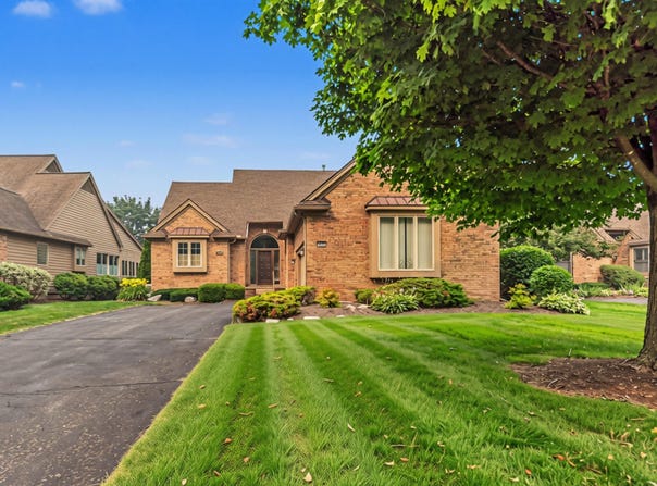 4682 Sawgrass Drive E, Ann Arbor, MI 48108