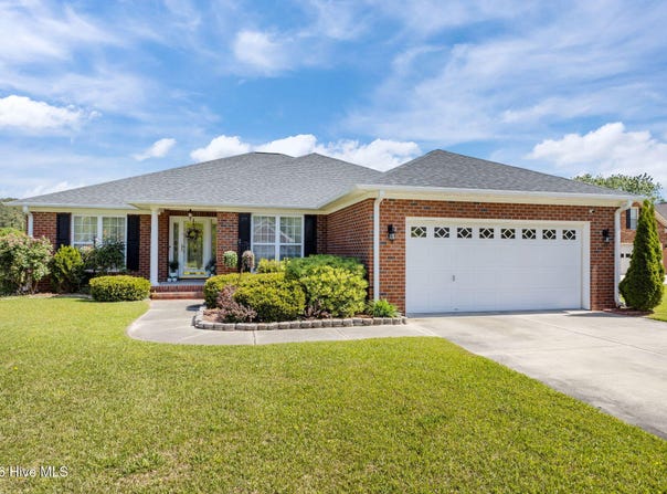 129 Hidden Pond Drive, New Bern, NC 28562