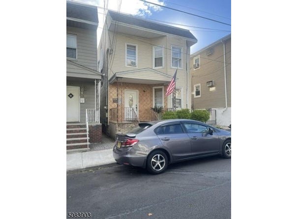 98 Devon Terrace, Kearny Town, NJ 07032-3332