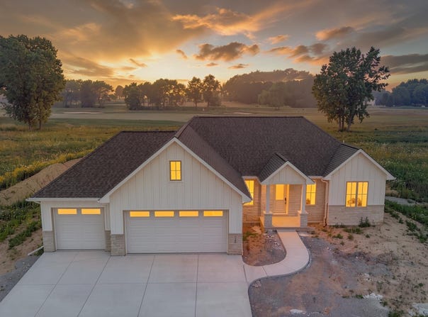 728 ROYAL ST PATS Drive, WRIGHTSTOWN, WI 54180