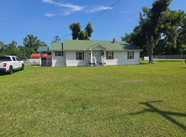 375 Jones Street, Ray City, GA 31645
