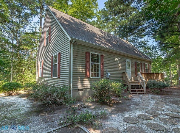 105 Emerald Cove Road, Reedville, VA 22539