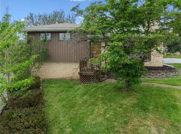 5795 Roosevelt Ave, Export, PA 15632