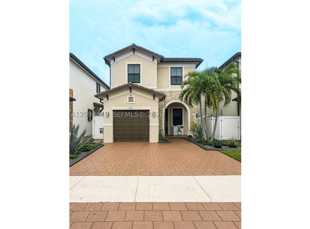 3418 W 108th St, Hialeah, FL 33018