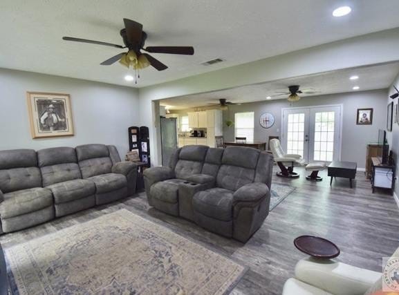 2401 E Avenue B, Hooks, TX 75561