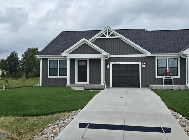 W219N16394 Jasmine Ct, Jackson, WI 53037
