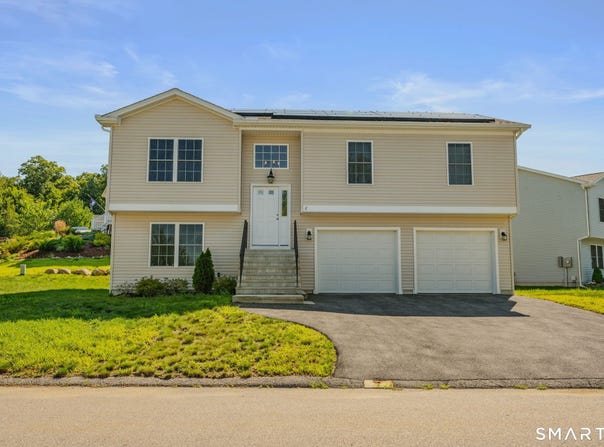 2 Julian Circle, Sterling, CT 06377