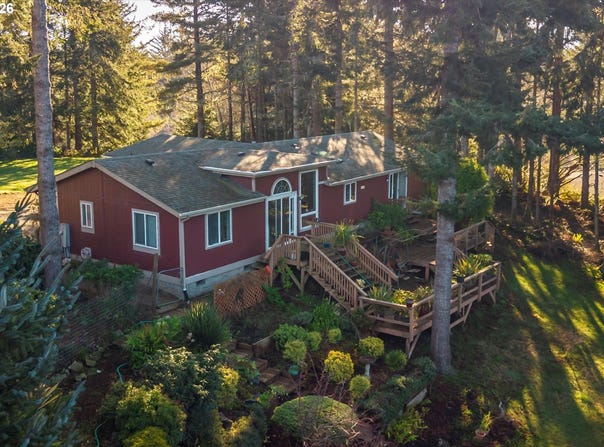 498 KLAMATH Ave SE, Bandon, OR 97411