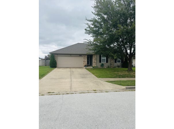 2450 E Willow Street, Republic, MO 65738