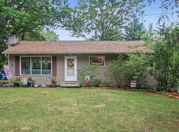 45713 E Peninsula Drive E, Grand Junction, MI 49056