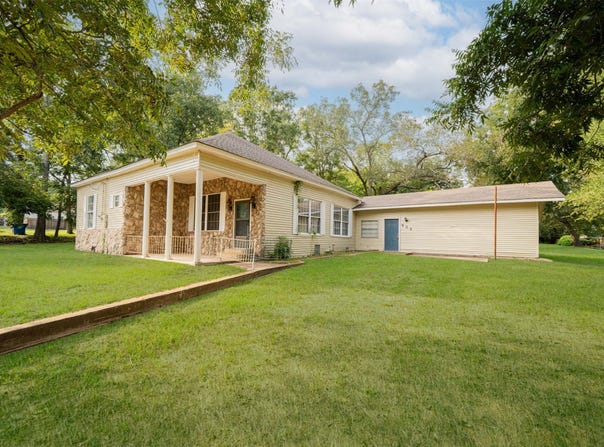 203 E Groves Street, Big Sandy, TX 75755