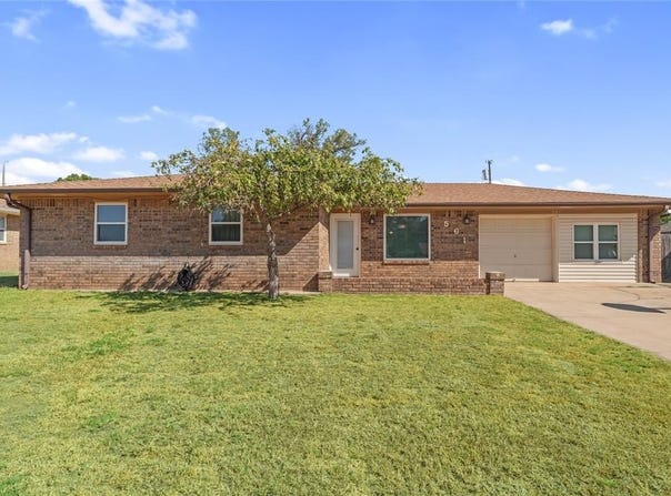 561 Skyview Drive, Watonga, OK 73772