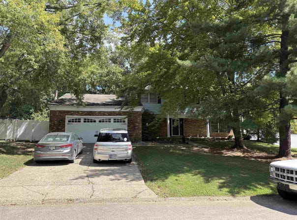 5200 Landview Dr., Newburgh, IN 47630