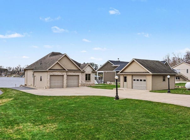 48855 Howard Drive, Lawrence, MI 49064