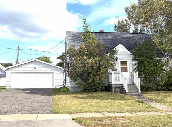 1836 PRAIRIE AVENUE, ISHPEMING, MI 49849-1044