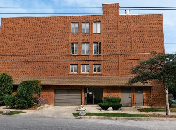 1302 E Washington Street, Des Plaines, IL 60016
