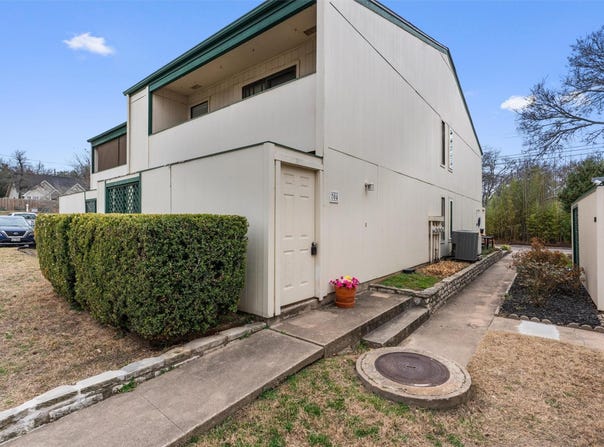 6718 Silvermine Dr, Austin, TX 78736