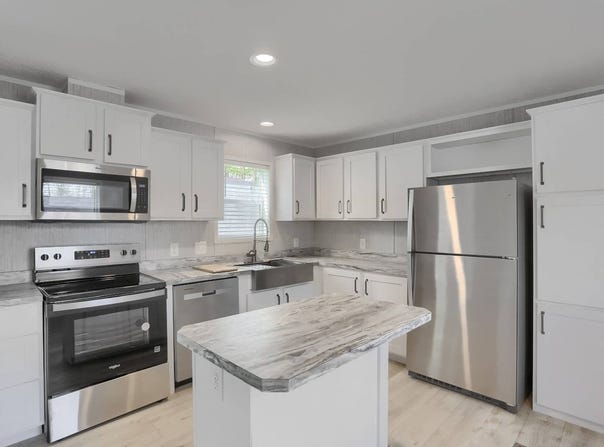 116 Valley Dr, Harmony, PA 16037