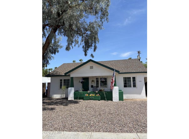1524 E EARLL Drive, Phoenix, AZ 85014