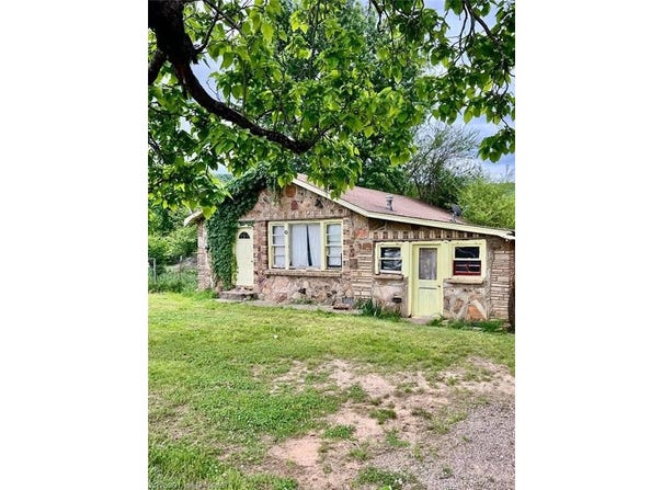 1200 N 2nd ST, Ozark, AR 72949