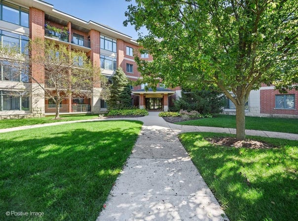 855 E 22nd Street, Lombard, IL 60148