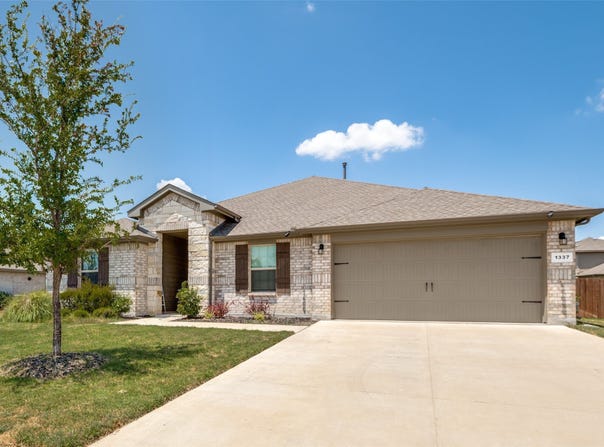 1337 Rolling Meadows Drive, Cedar Hill, TX 75104