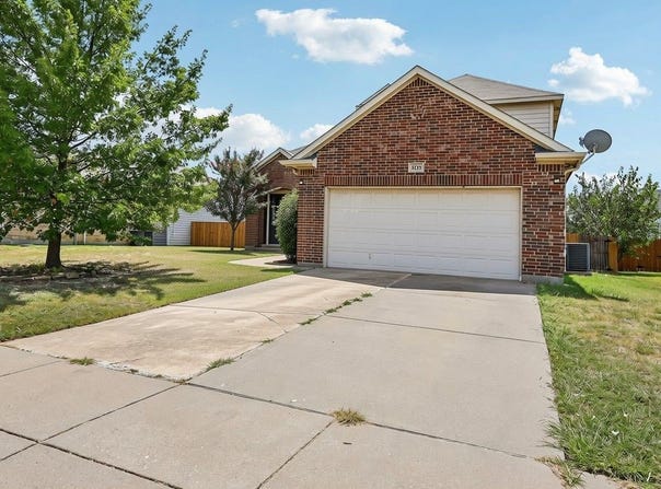 1129 Mourning Dove Drive, Burleson, TX 76028