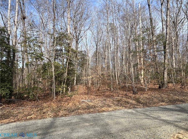 Club Drive, Hartfield, VA 23071