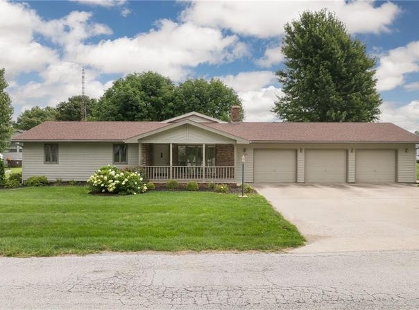 1602 Ridge Drive, Mound City, MO 64470