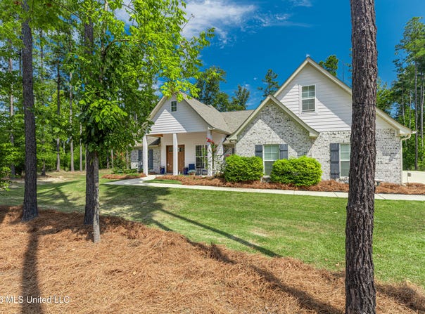 403 Fallen Acorn Circle, Brandon, MS 39047