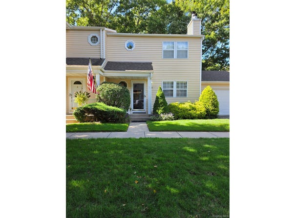 53 Hancock Commons, Yaphank, NY 11980