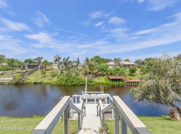 889 VANCE CIRCLE NE, PALM BAY, FL 32905
