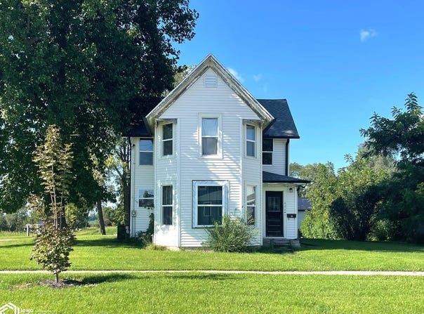 404 E Des Moines Street, Brooklyn, IA 52211