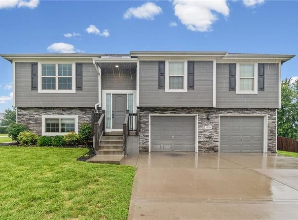 19304 Switchgrass Court, Smithville, MO 64089