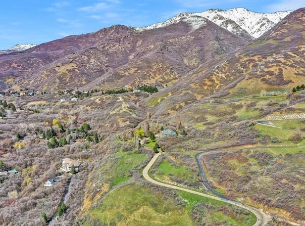 6464 BYBEE Dr, Ogden, UT 84403