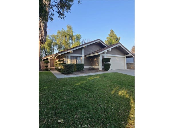 46 Rising Hill, Pomona, CA 91766