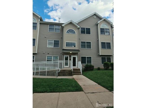 1132 Edpas Road, New Brunswick, NJ 08901