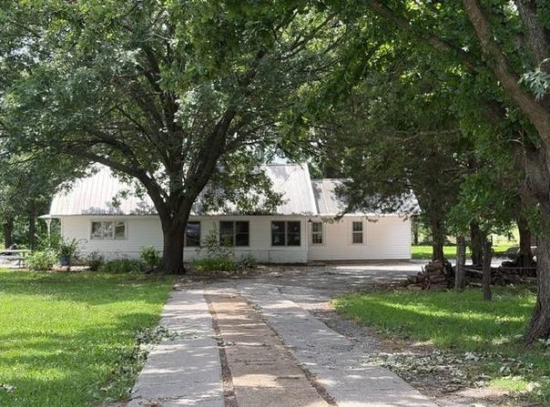 1211 13th Rd, Burlington, KS 66839