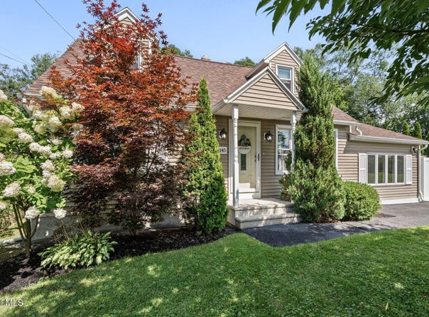 1145 Barber Drive, Schenectady, NY 12303